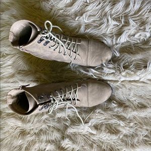 Preowned boots